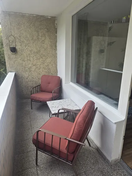 Stilvoll möbliertes Apartment mit Balkon, Aufzug & Einbauküche – Berlin-Wedding — photo 1